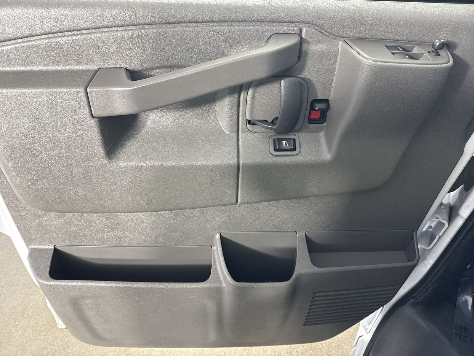 2024 Chevrolet Express 3500 LT Passenger