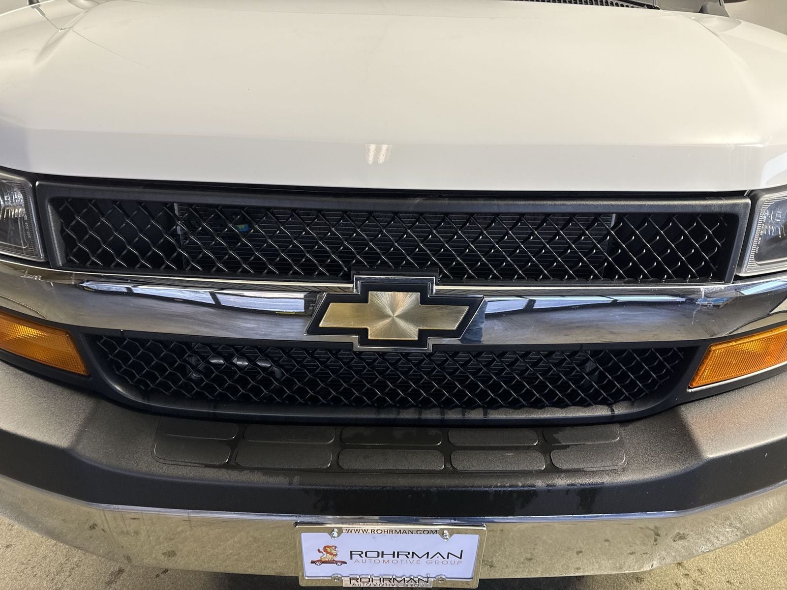 2024 Chevrolet Express 3500 LT Passenger