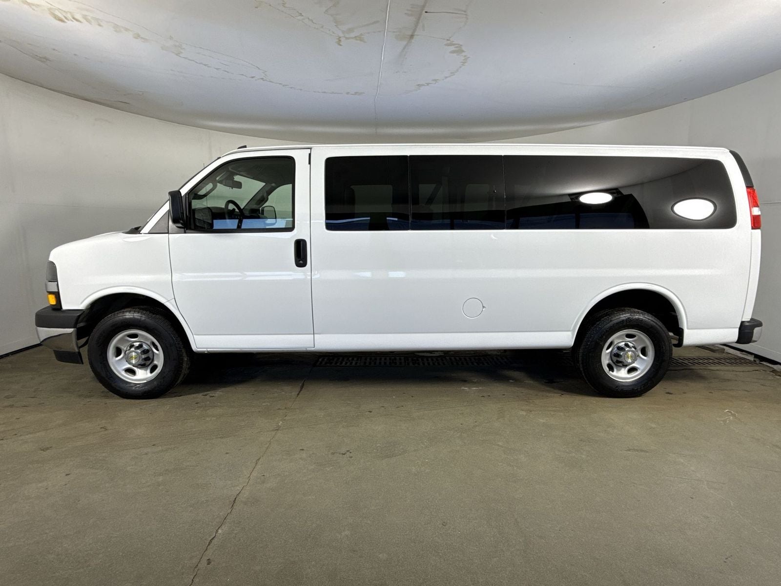 2024 Chevrolet Express 3500 LT Passenger