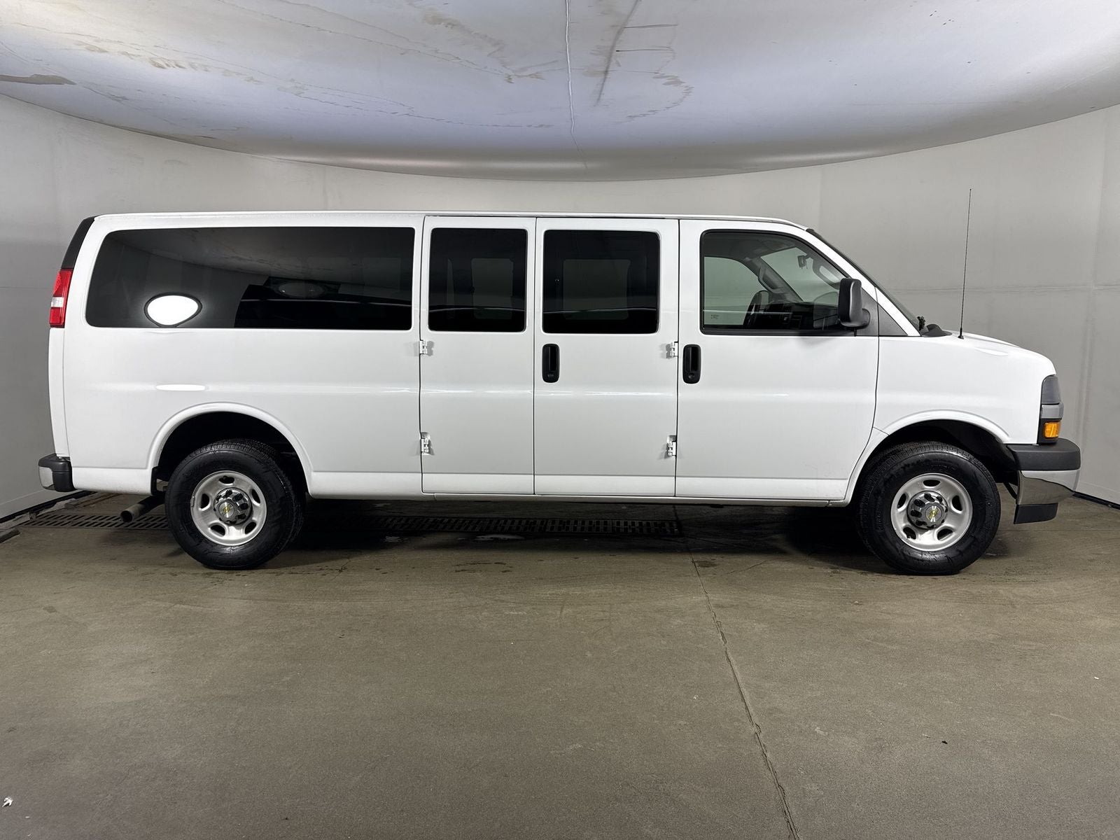 2024 Chevrolet Express 3500 LT Passenger