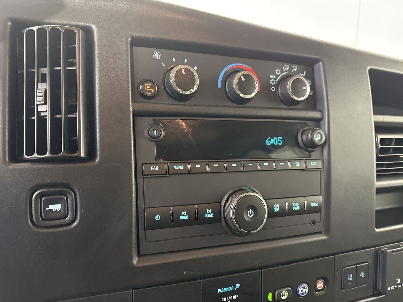 2024 Chevrolet Express 3500 LT Passenger