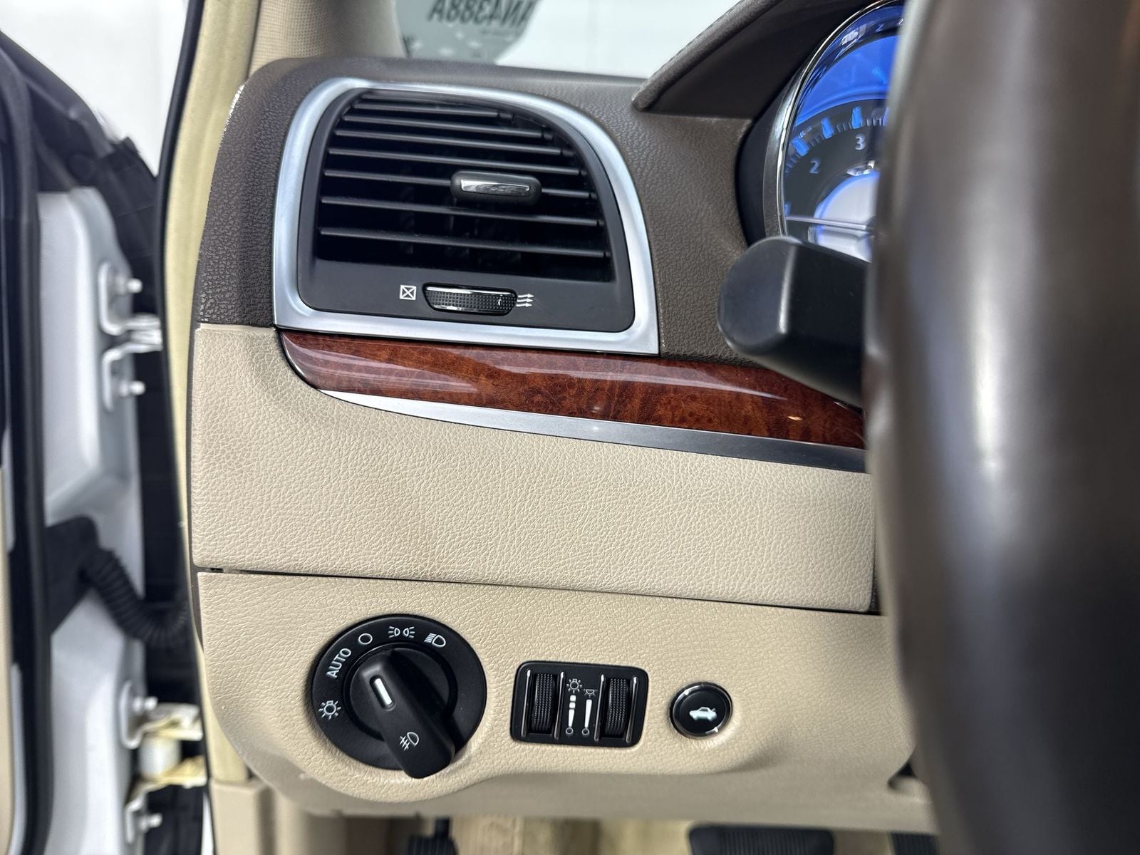 2011 Chrysler 300C Base