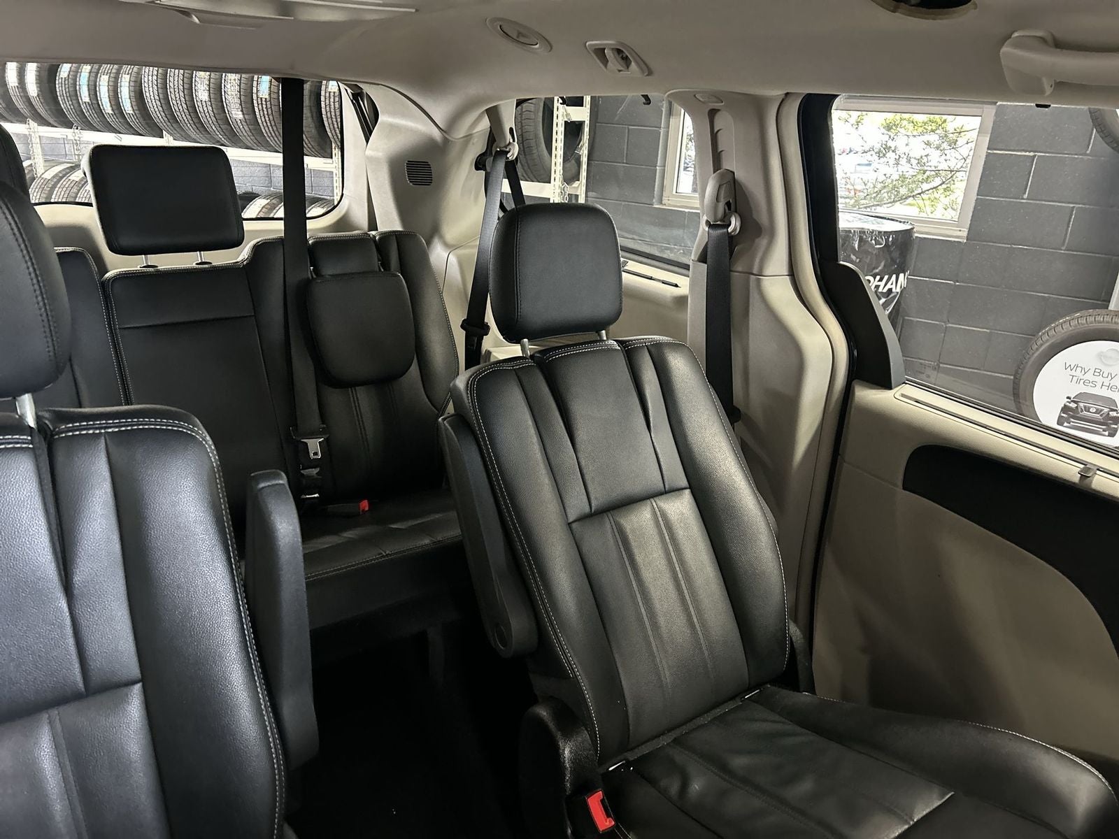 2016 Chrysler Town & Country Touring