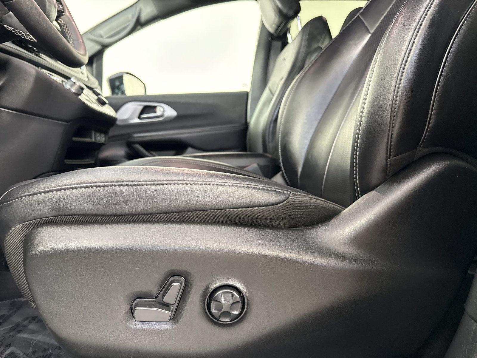 2024 Chrysler Pacifica Hybrid Select S Appearance