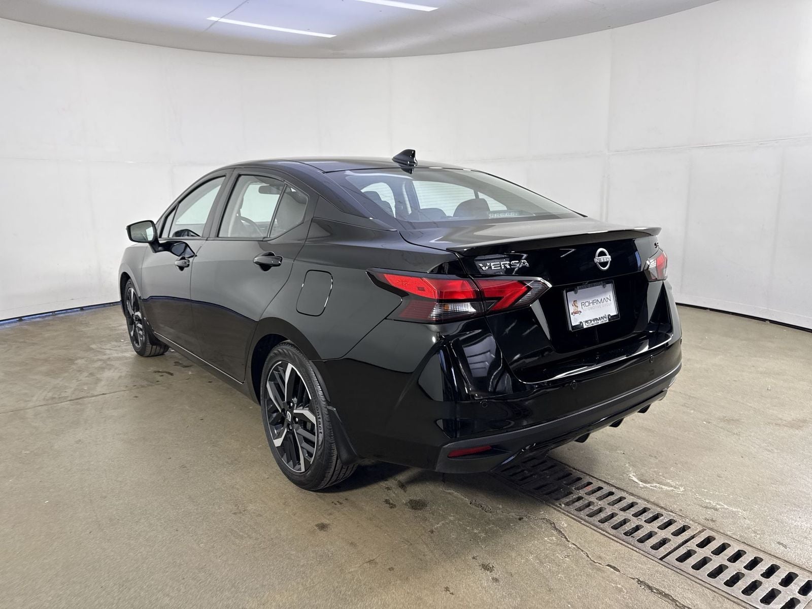 2025 Nissan Versa 1.6 SR