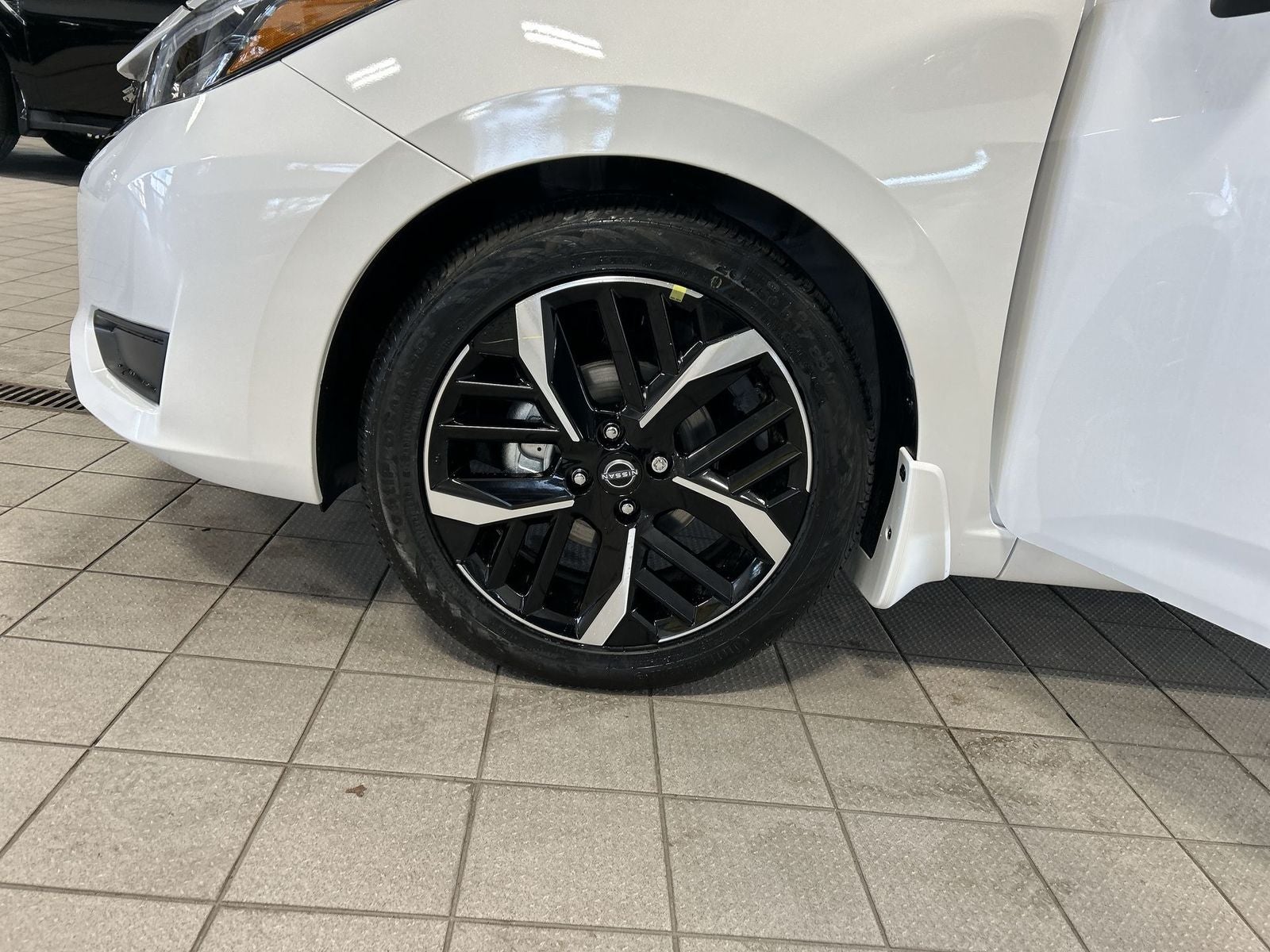 2025 Nissan Versa 1.6 SR