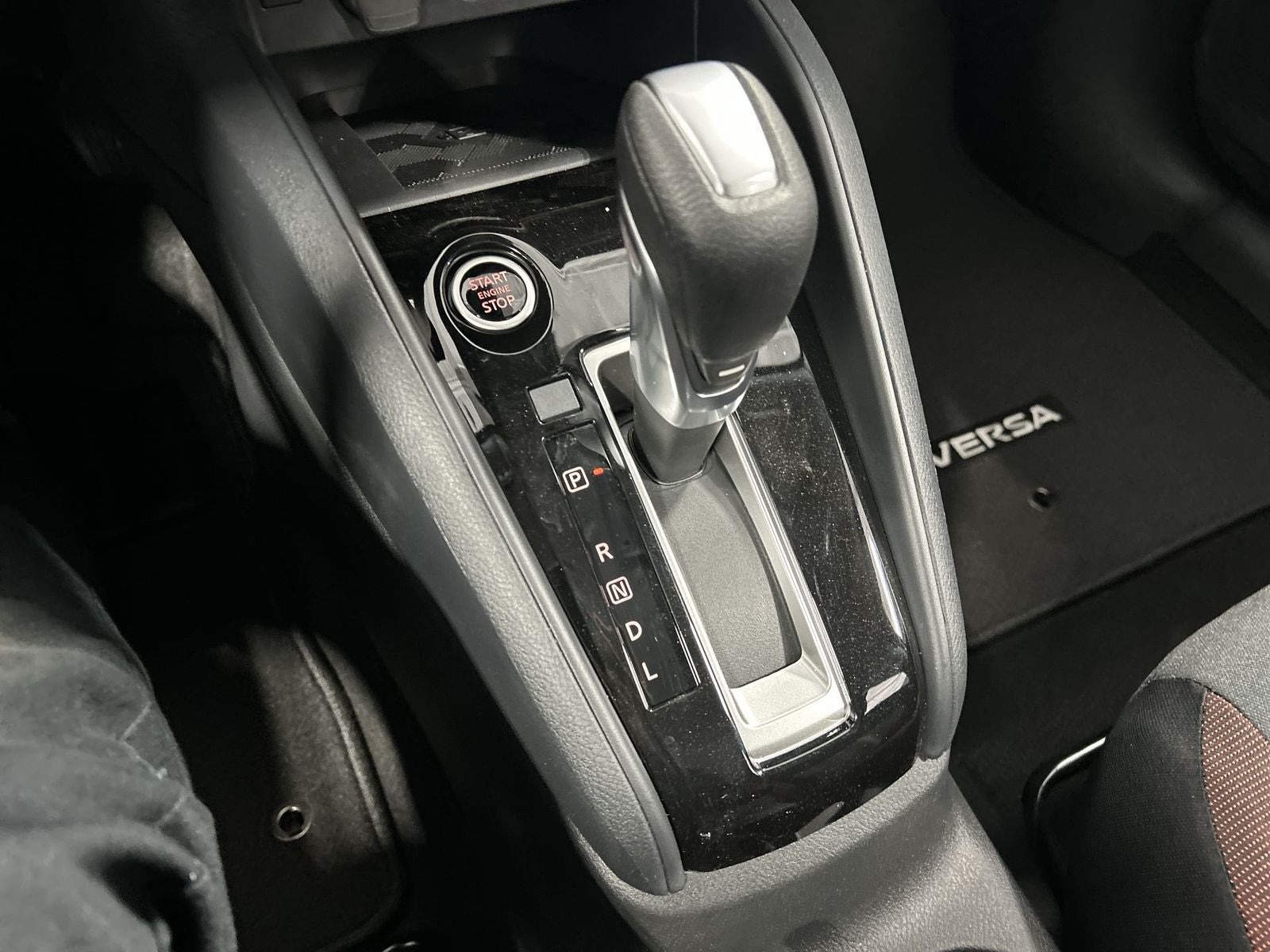 2025 Nissan Versa 1.6 SR