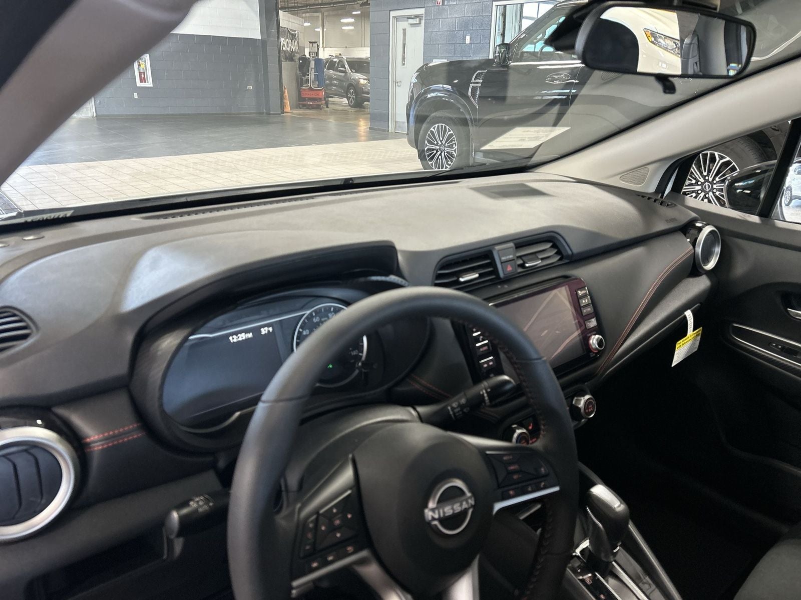 2025 Nissan Versa 1.6 SR