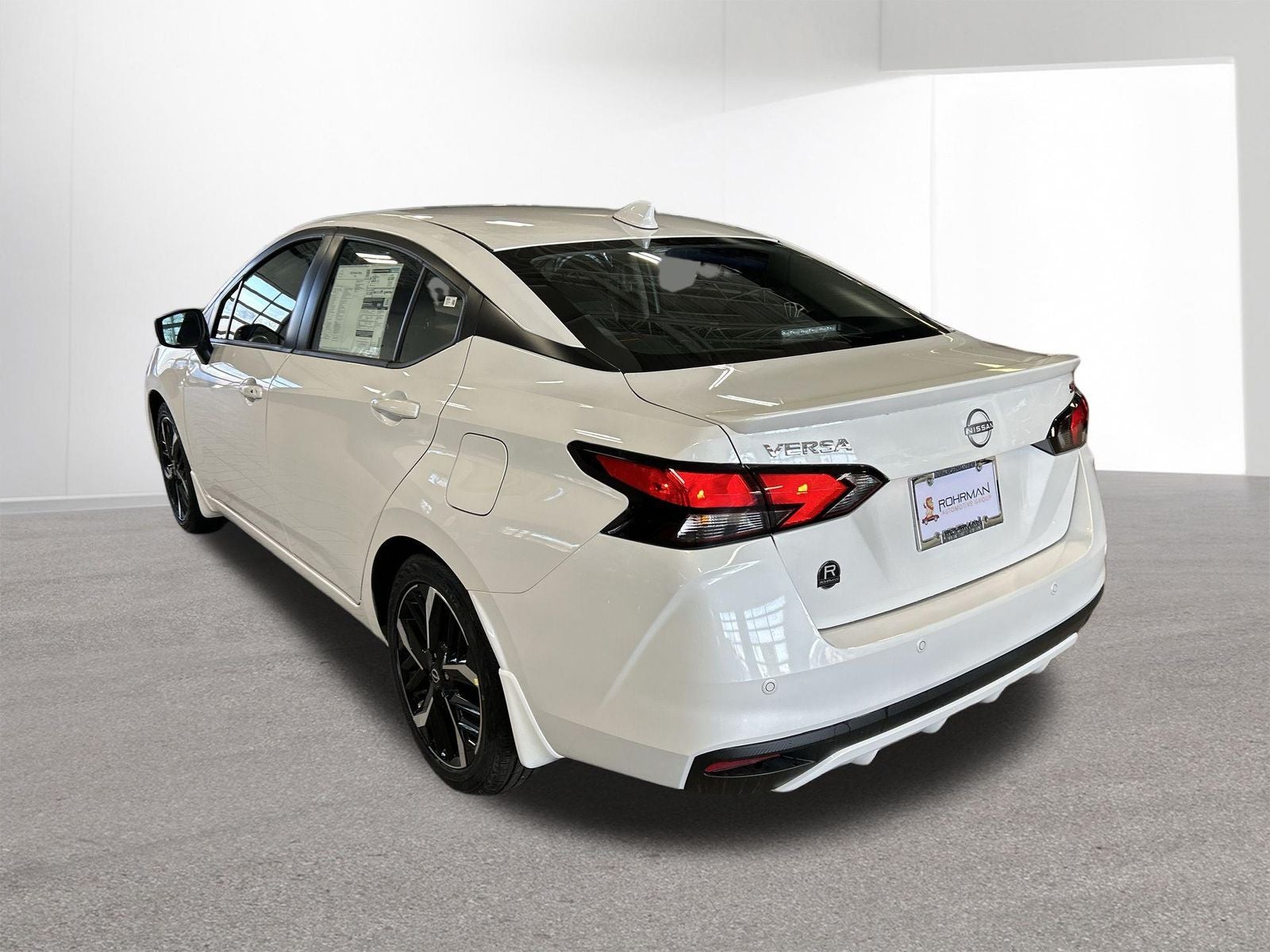 2025 Nissan Versa 1.6 SR