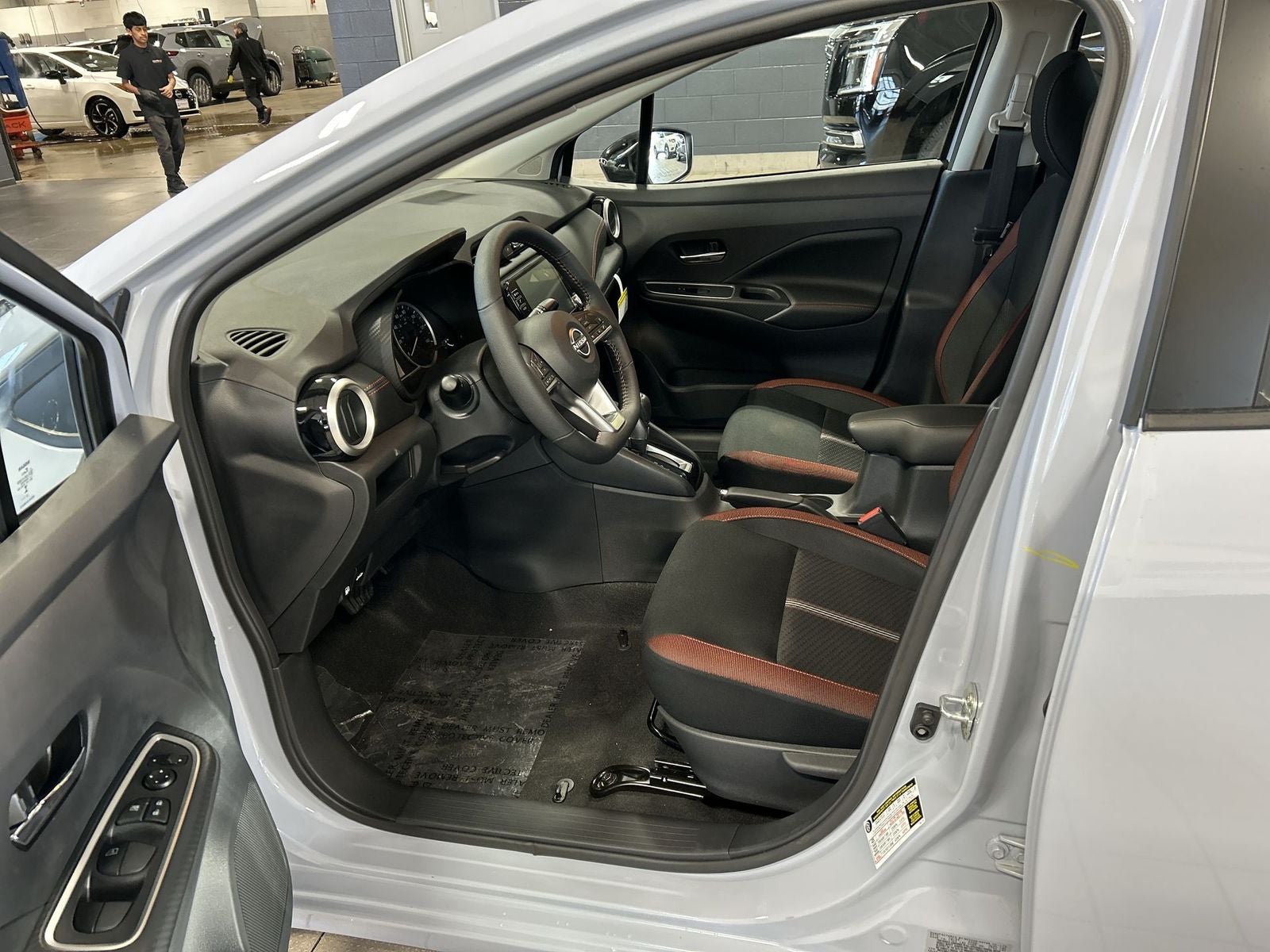 2025 Nissan Versa 1.6 SR