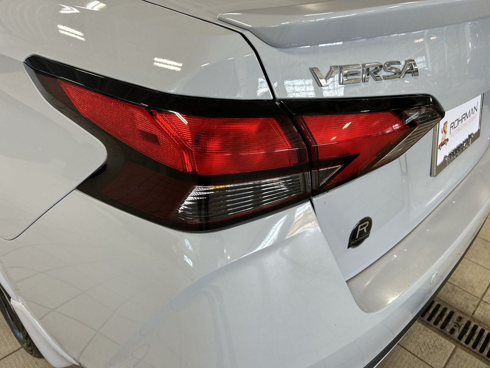 2025 Nissan Versa 1.6 SR