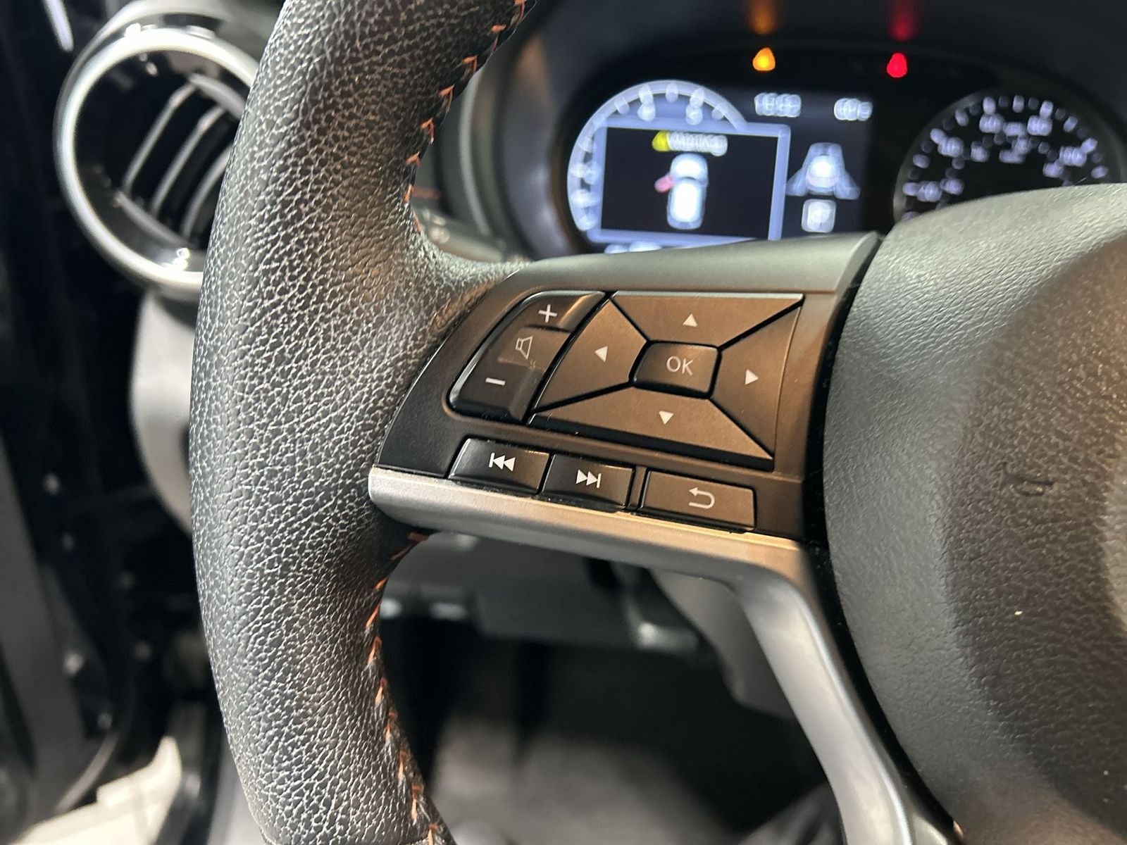 2022 Nissan Kicks SR