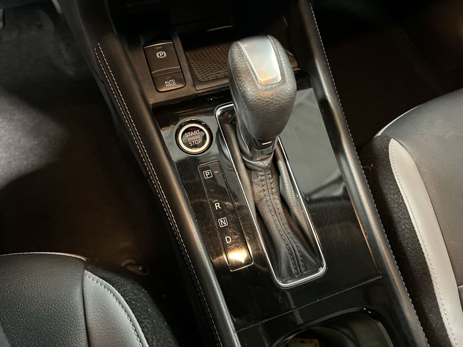 2022 Nissan Kicks SR