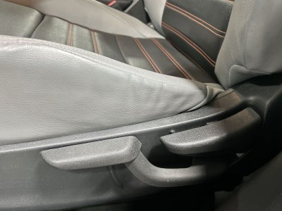 2022 Nissan Kicks SR