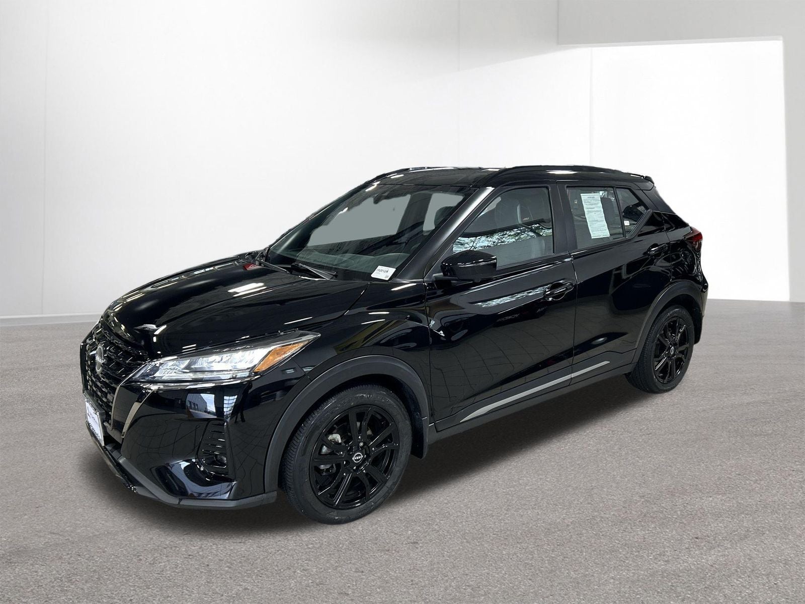 2022 Nissan Kicks SR