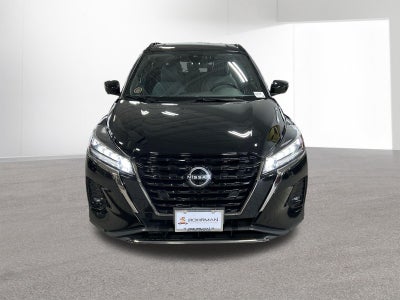 2022 Nissan Kicks SR