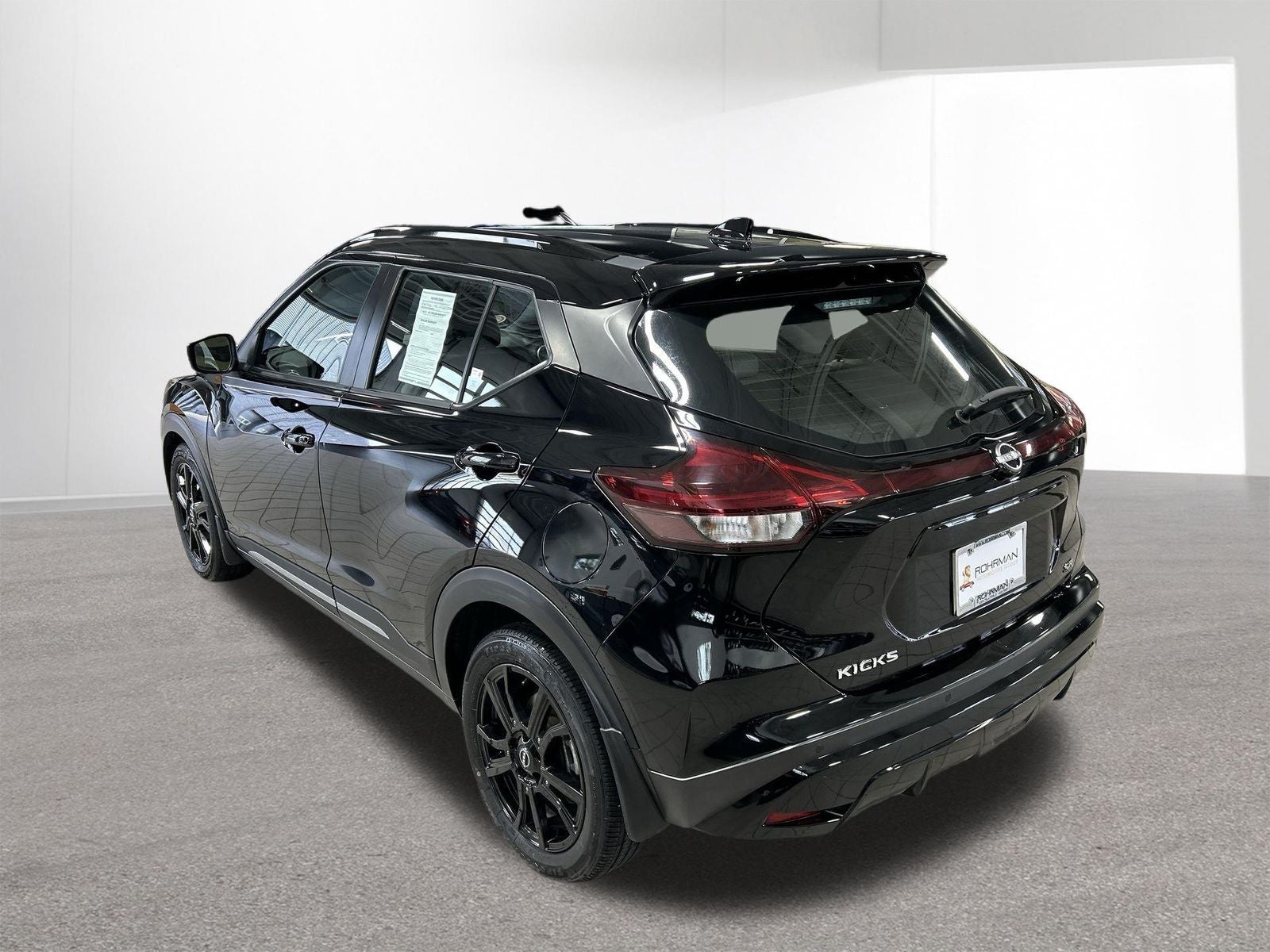 2022 Nissan Kicks SR