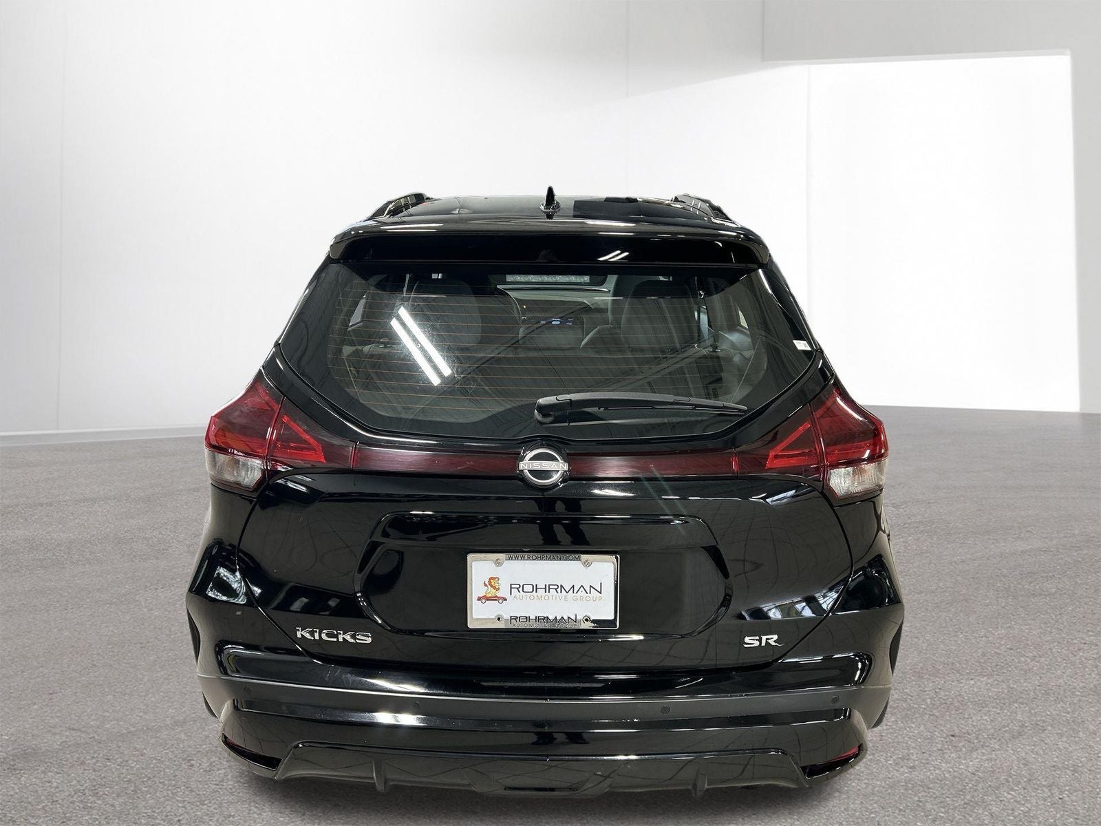 2022 Nissan Kicks SR