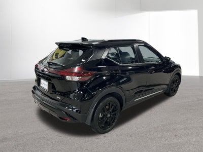 2022 Nissan Kicks SR