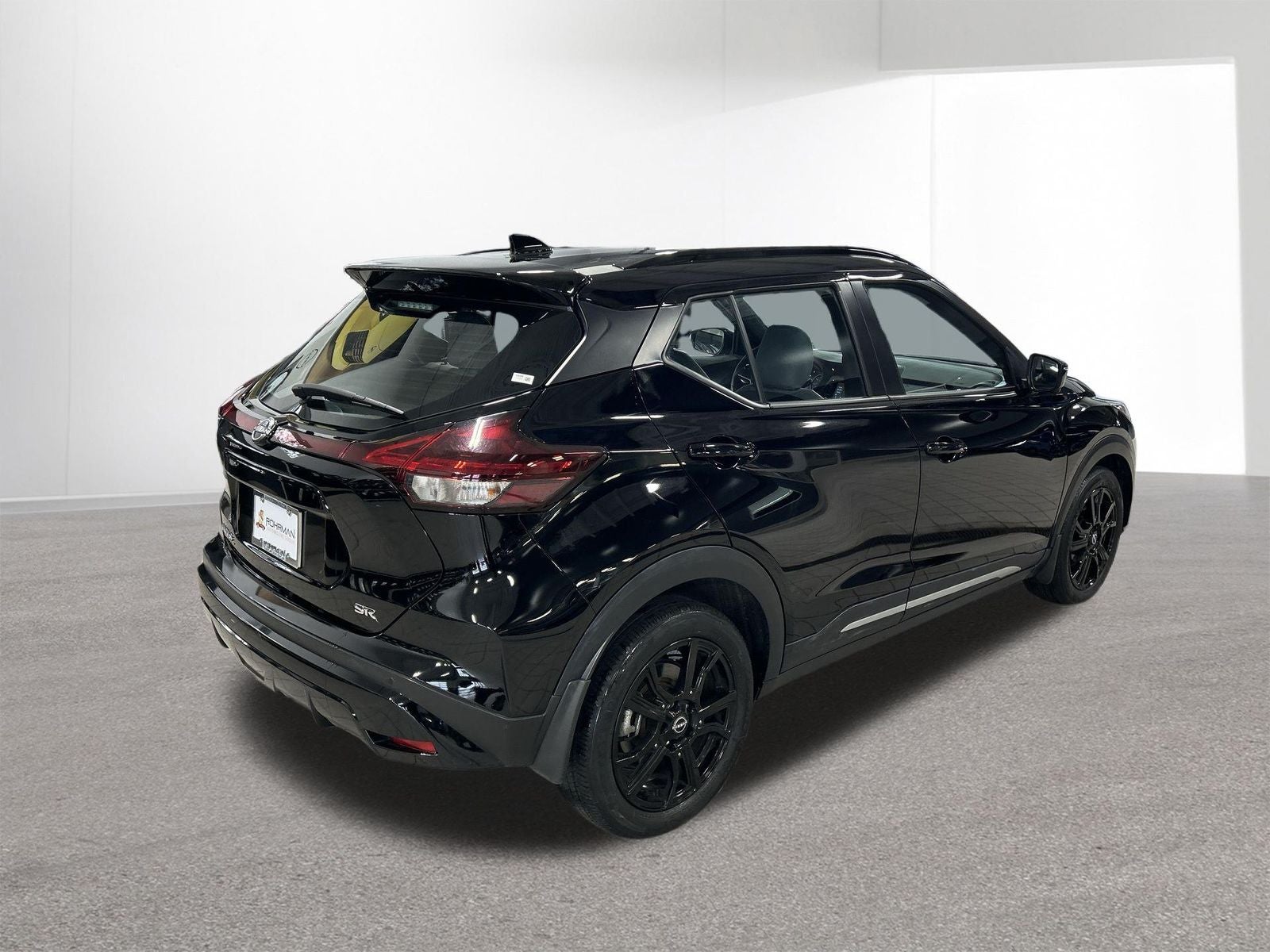 2022 Nissan Kicks SR