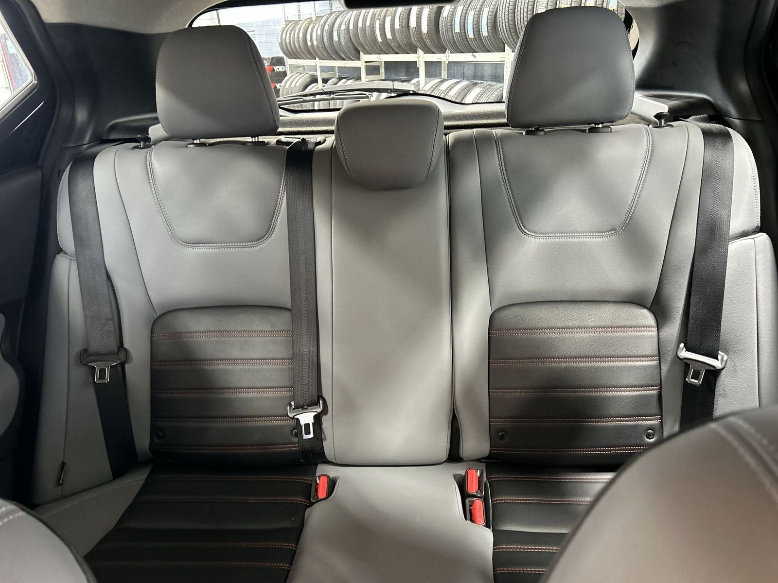 2022 Nissan Kicks SR