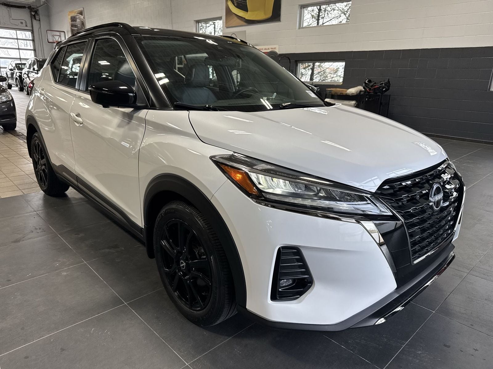 2023 Nissan Kicks SR