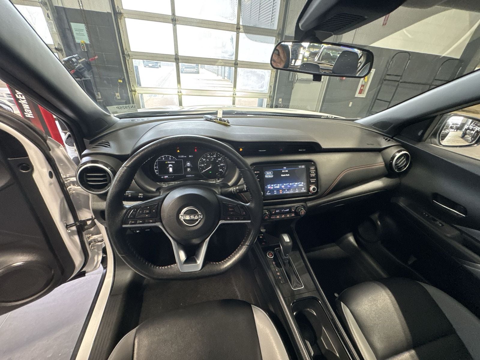 2023 Nissan Kicks SR