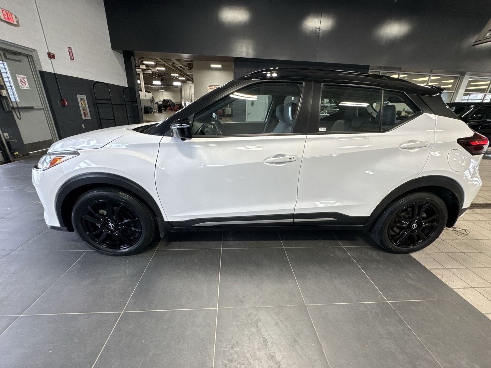 2023 Nissan Kicks SR