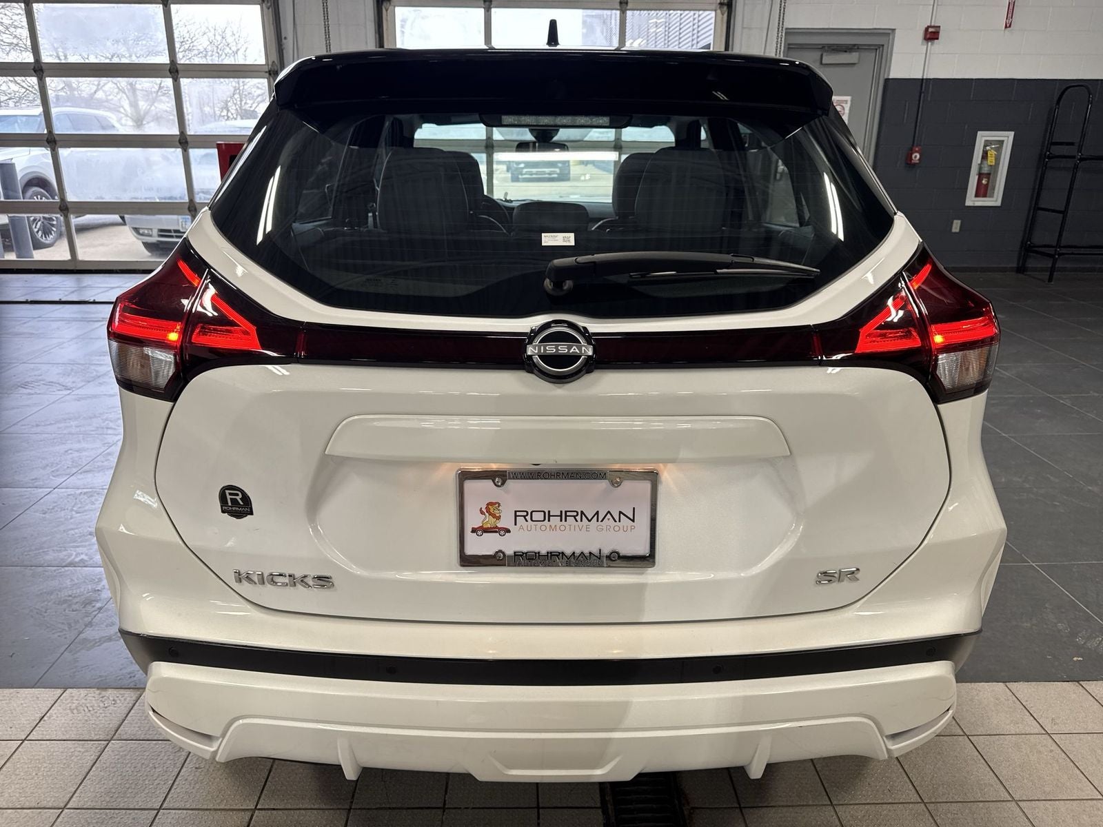 2023 Nissan Kicks SR