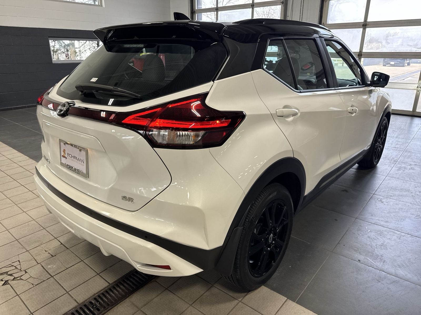2023 Nissan Kicks SR
