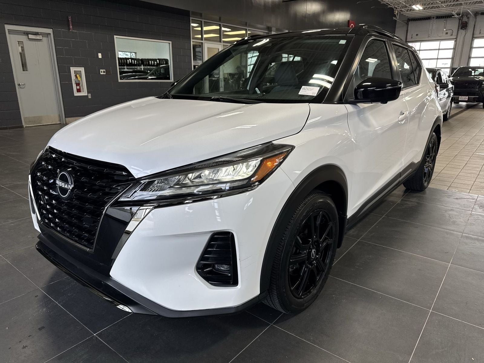 2023 Nissan Kicks SR