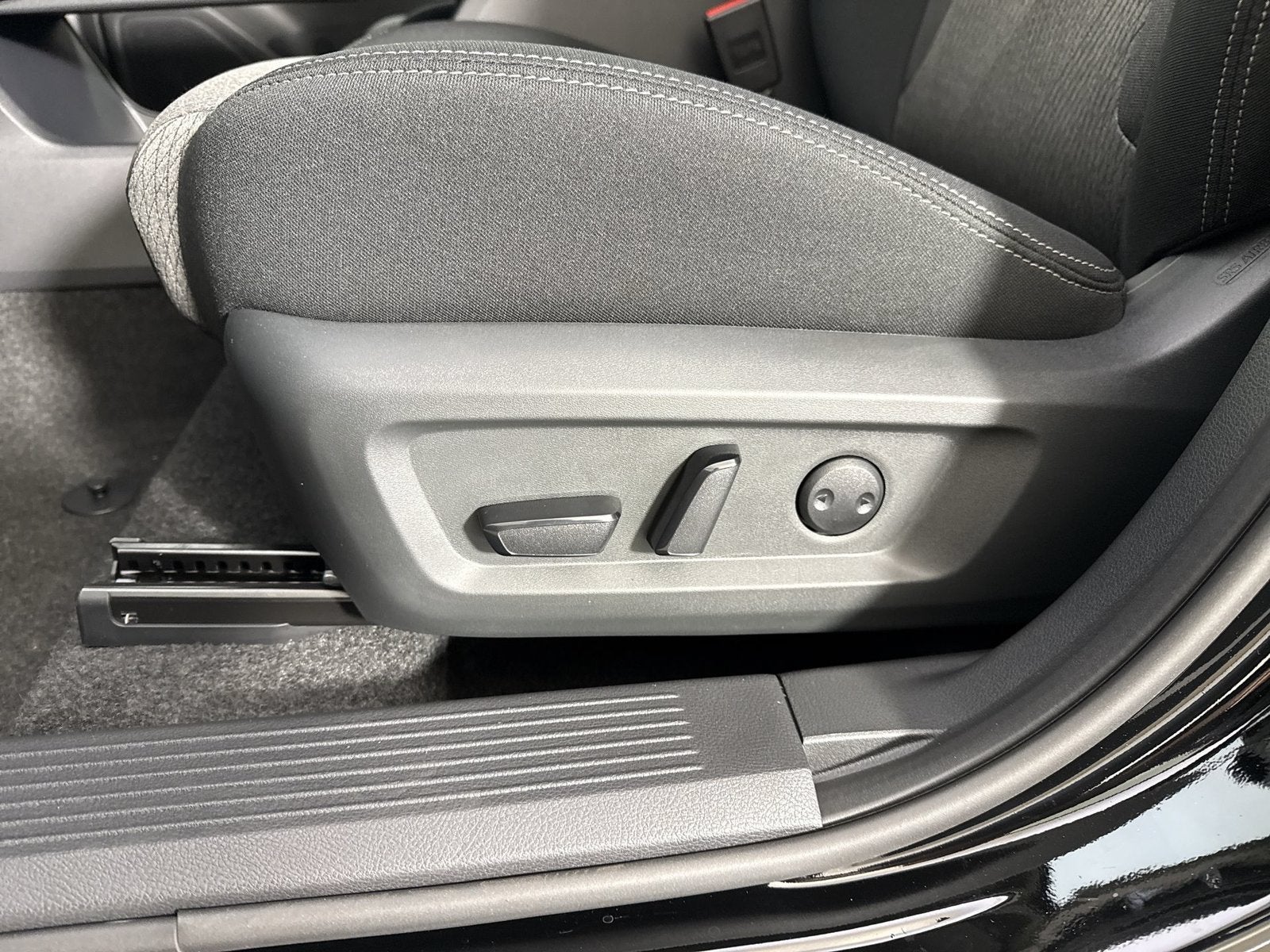 2027 Nissan Rogue SV