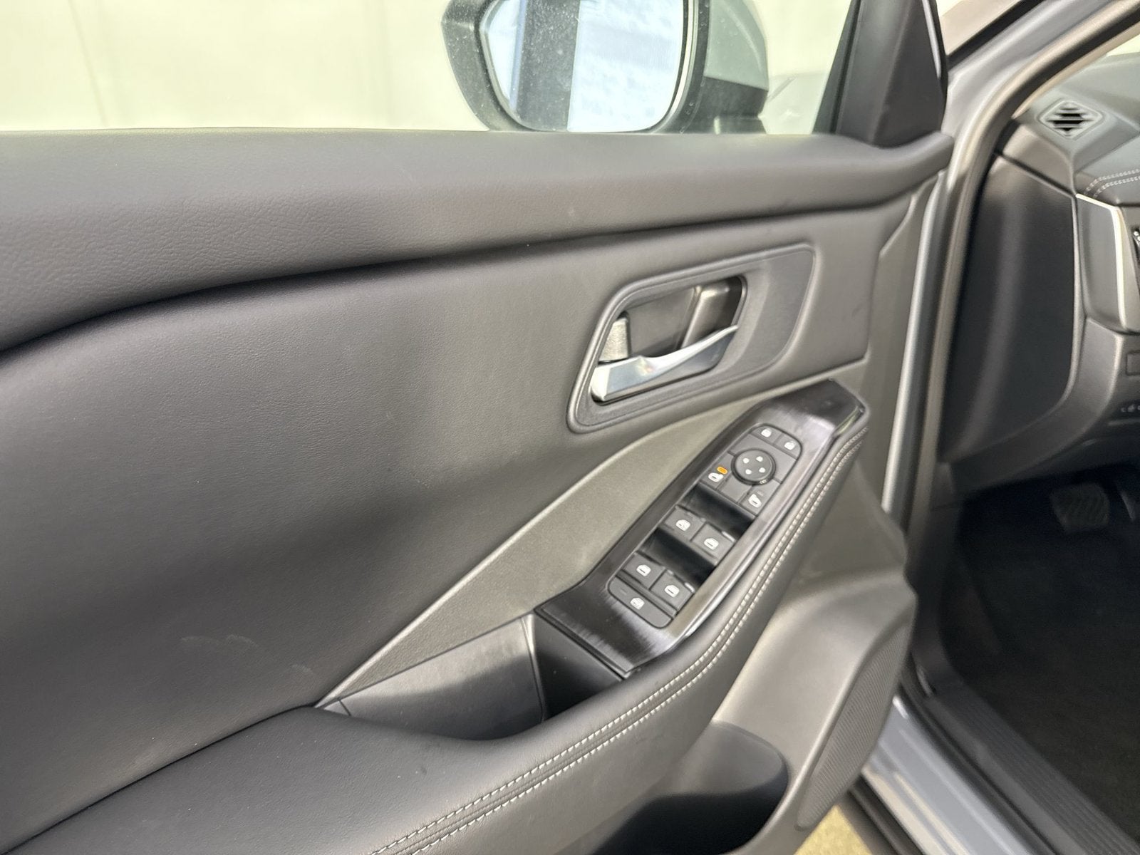 2027 Nissan Rogue SV