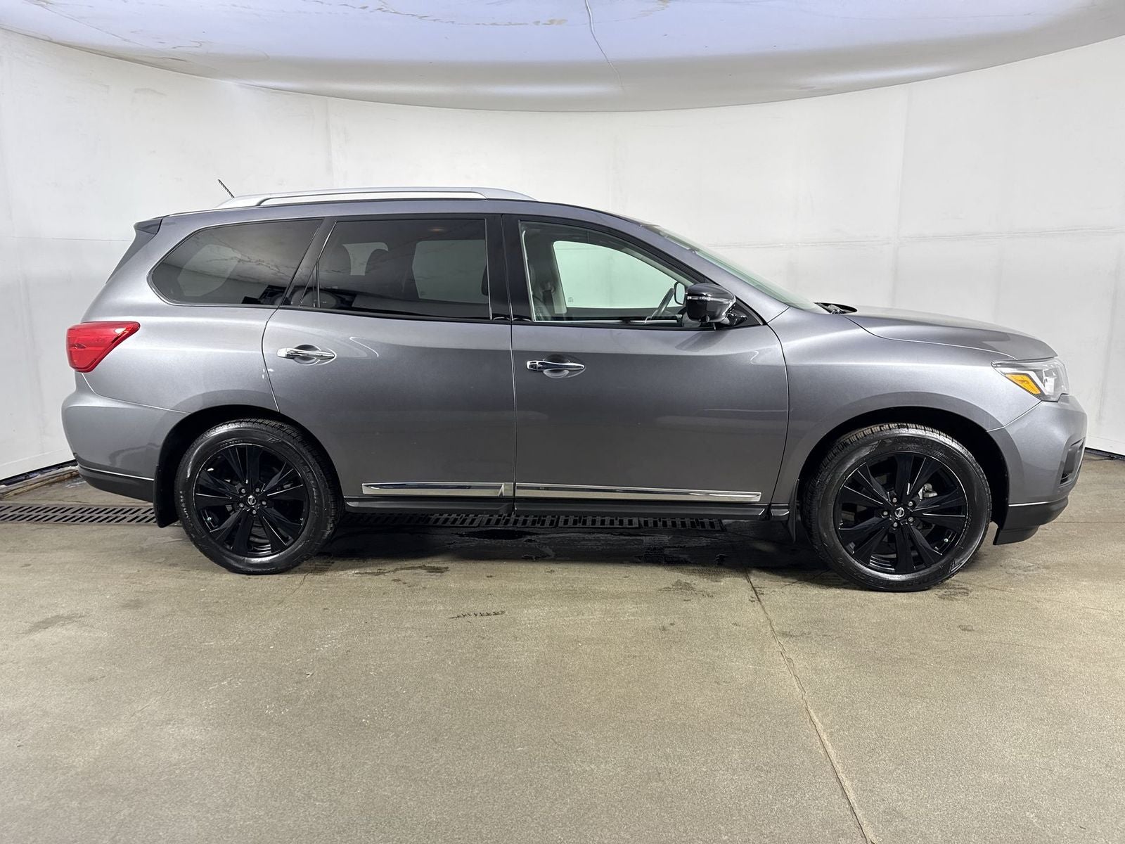 2017 Nissan Pathfinder Platinum