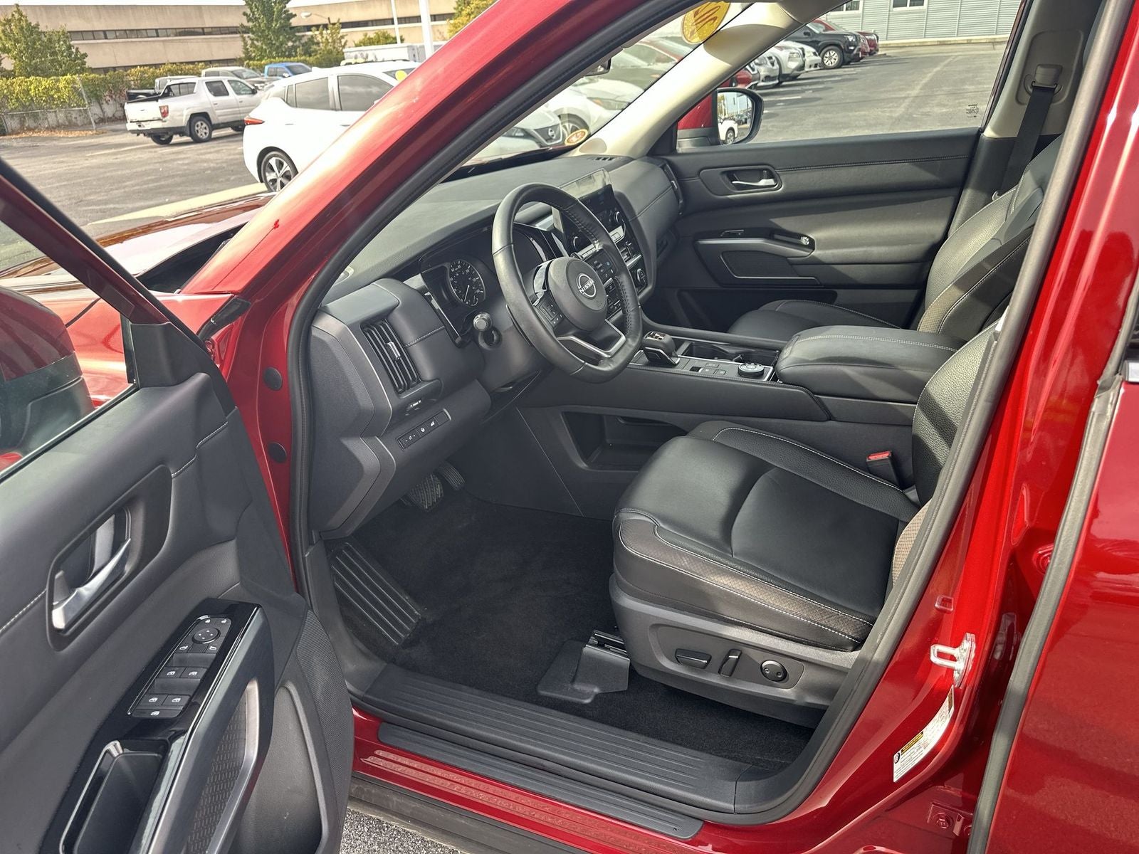 2024 Nissan Pathfinder SL