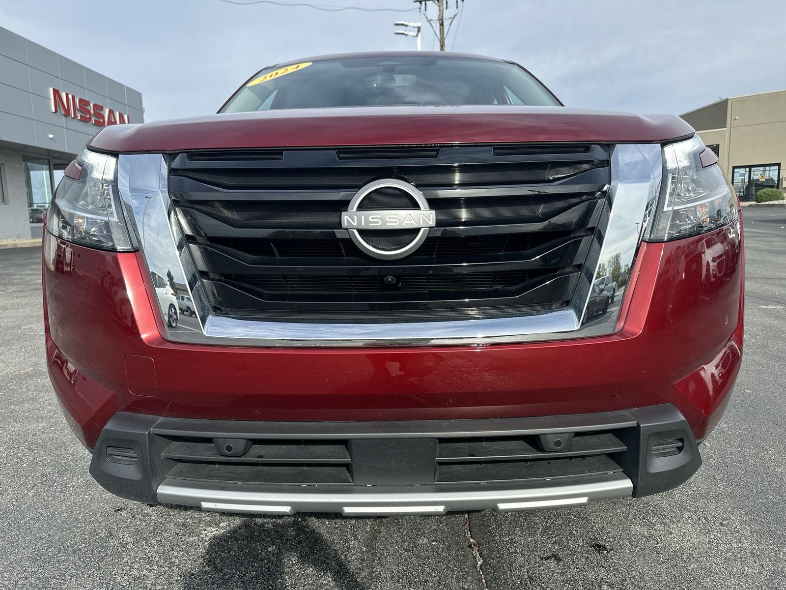 2024 Nissan Pathfinder SL