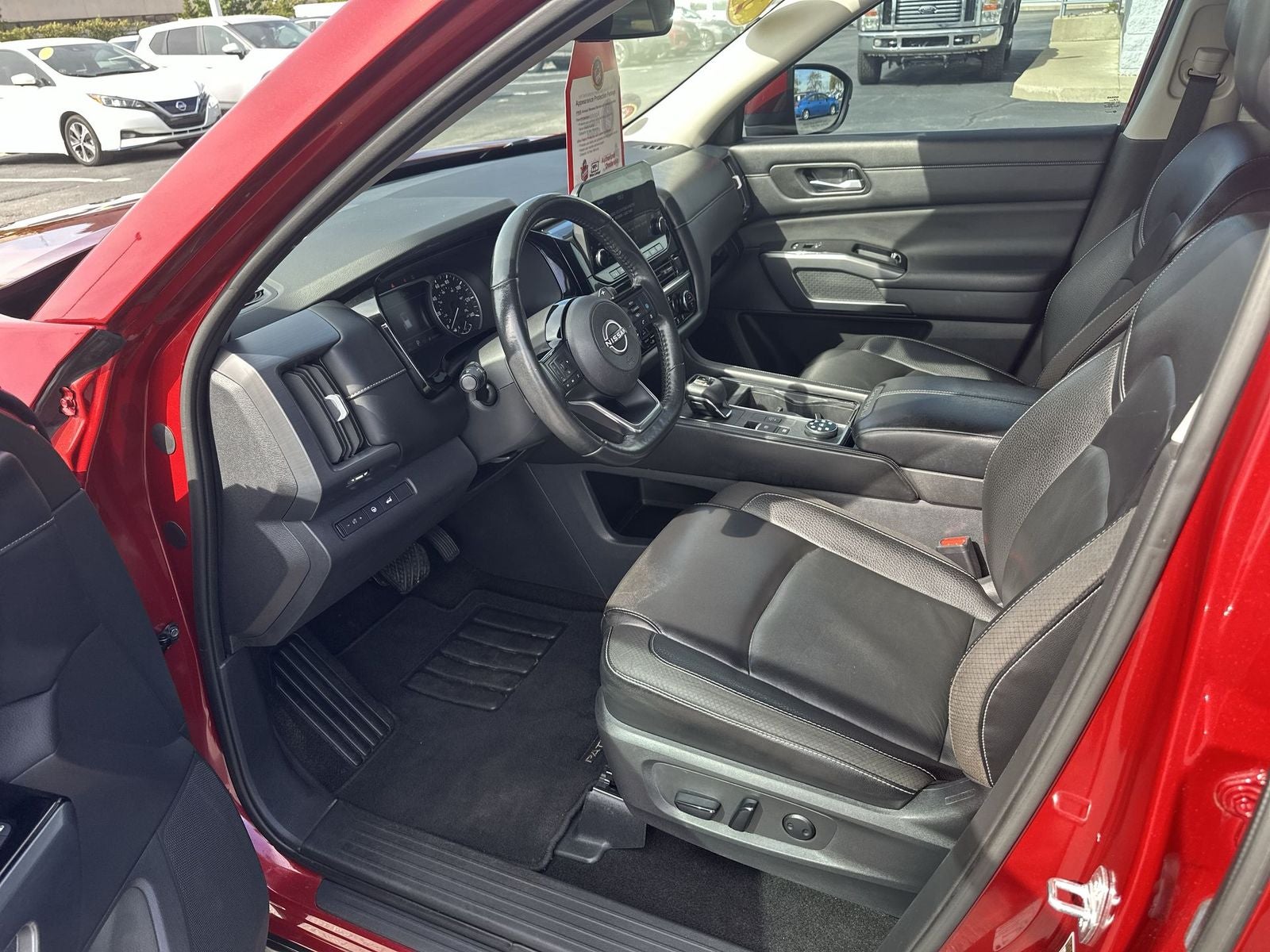 2023 Nissan Pathfinder SL