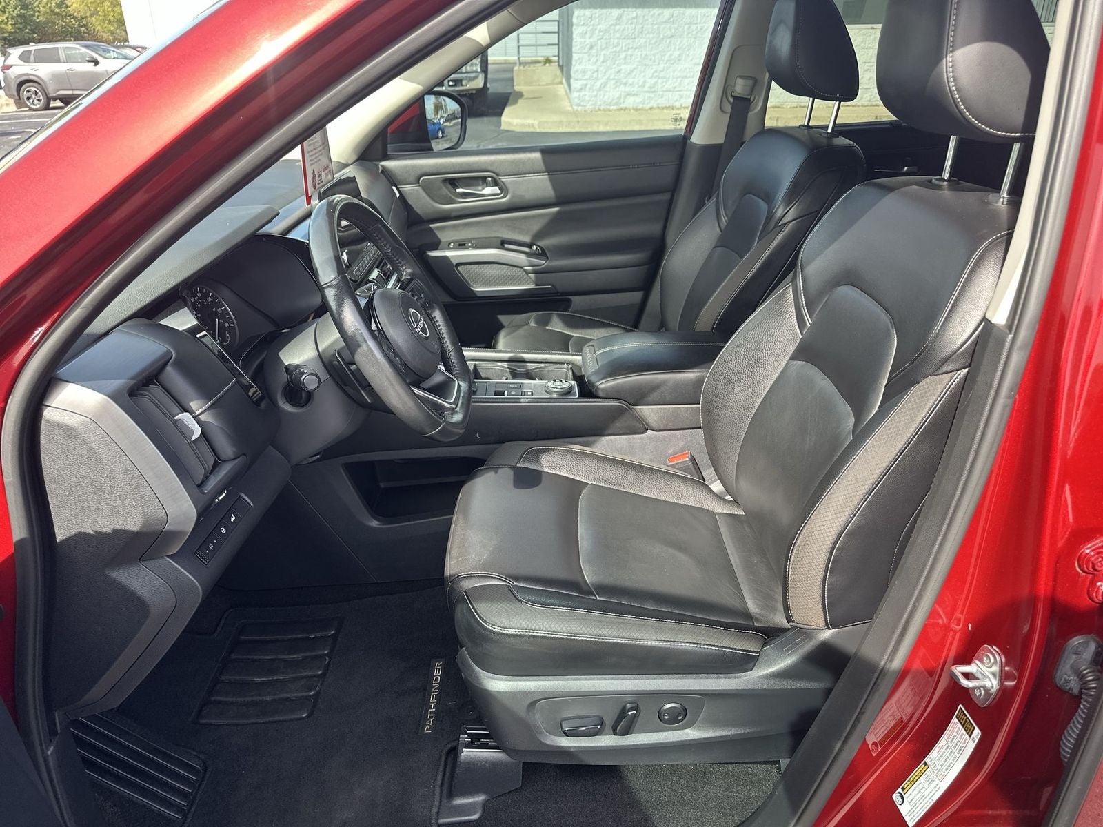 2023 Nissan Pathfinder SL