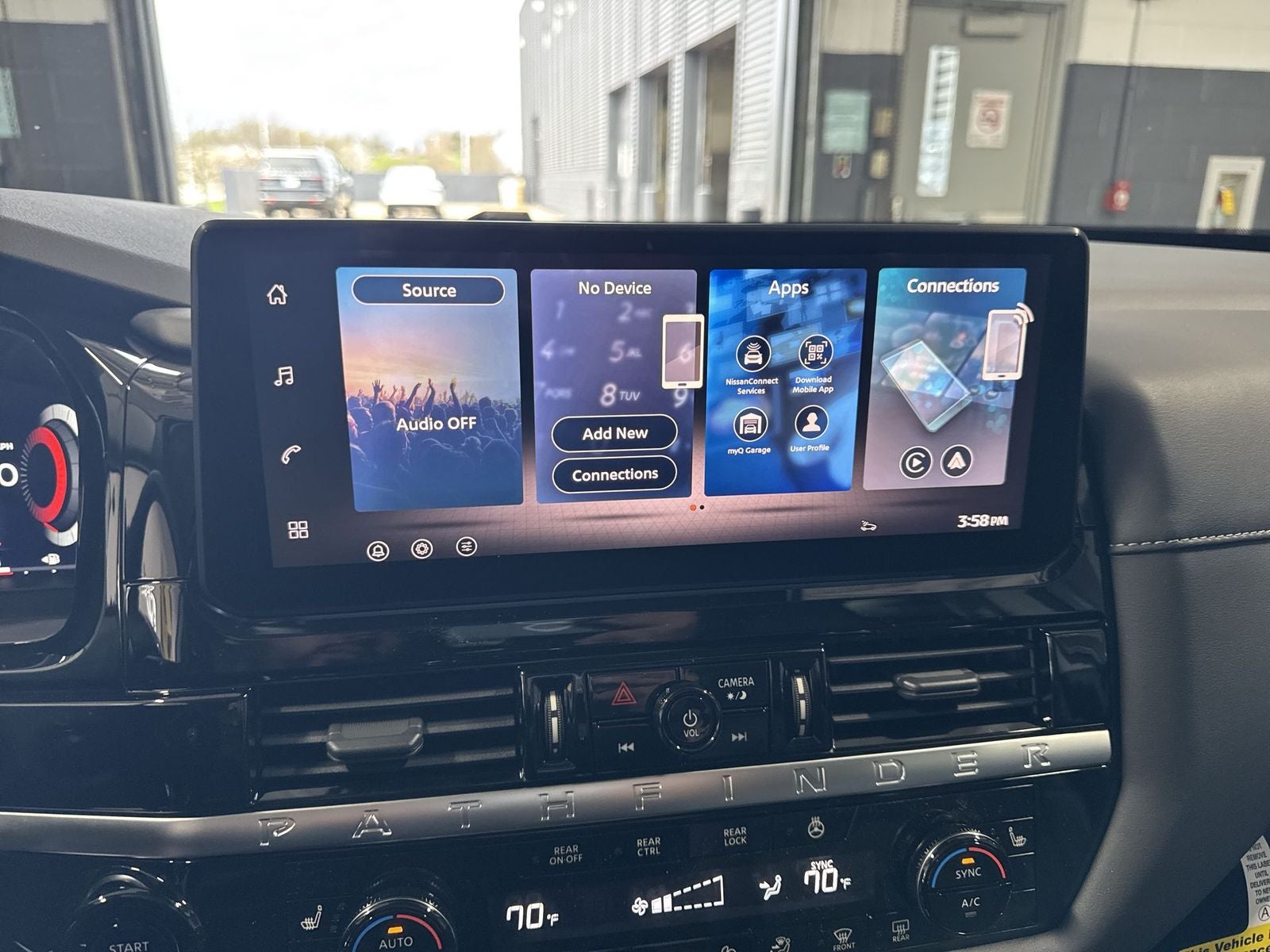 2026 Nissan Pathfinder SL