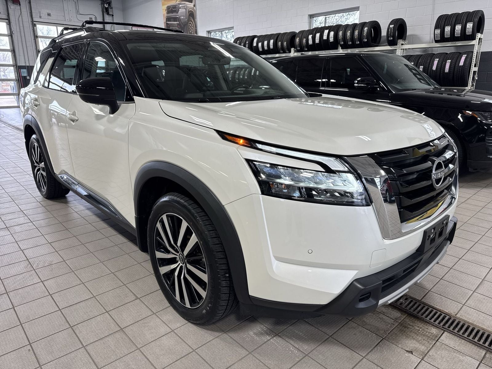 2023 Nissan Pathfinder Platinum