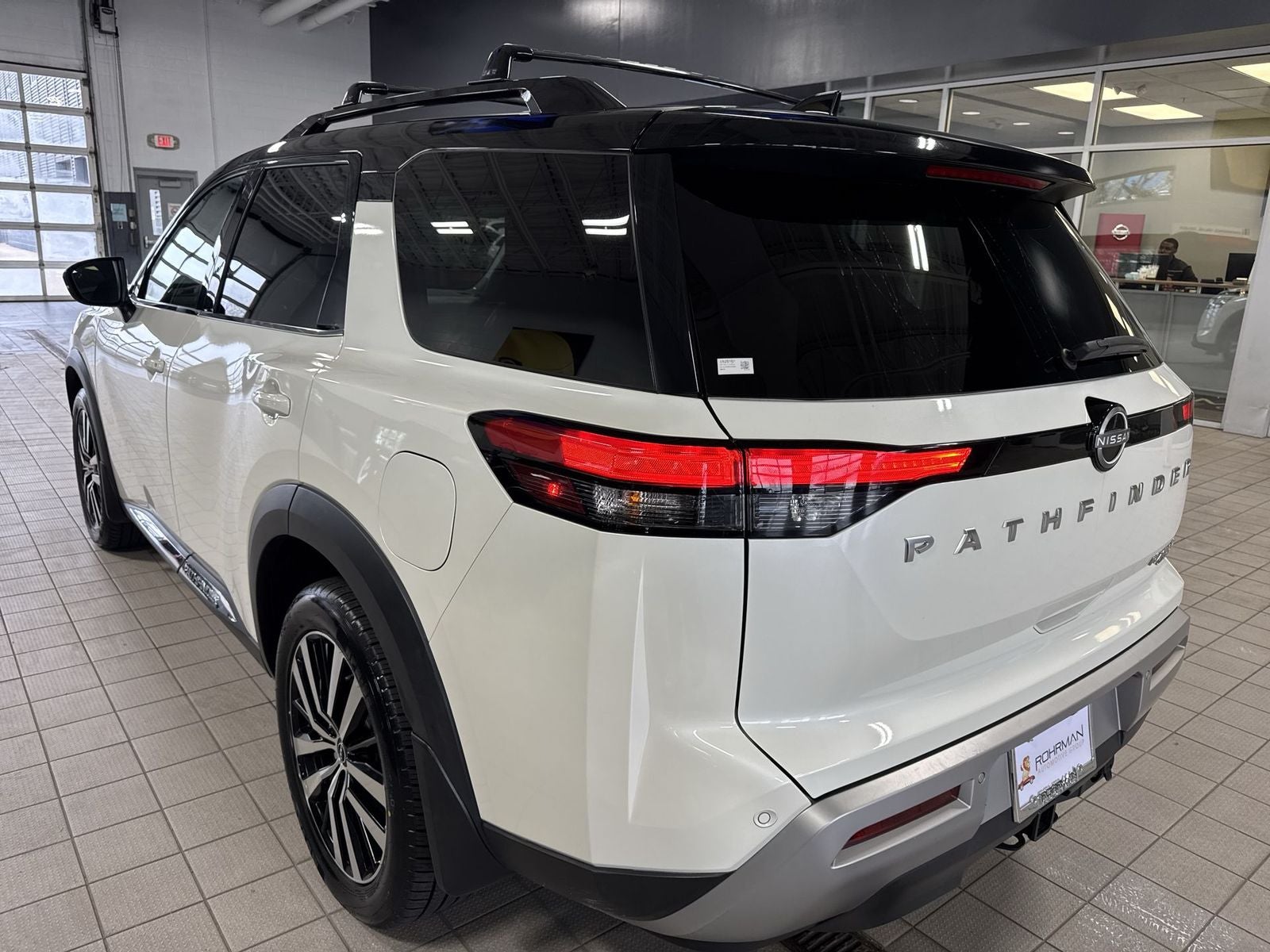 2023 Nissan Pathfinder Platinum