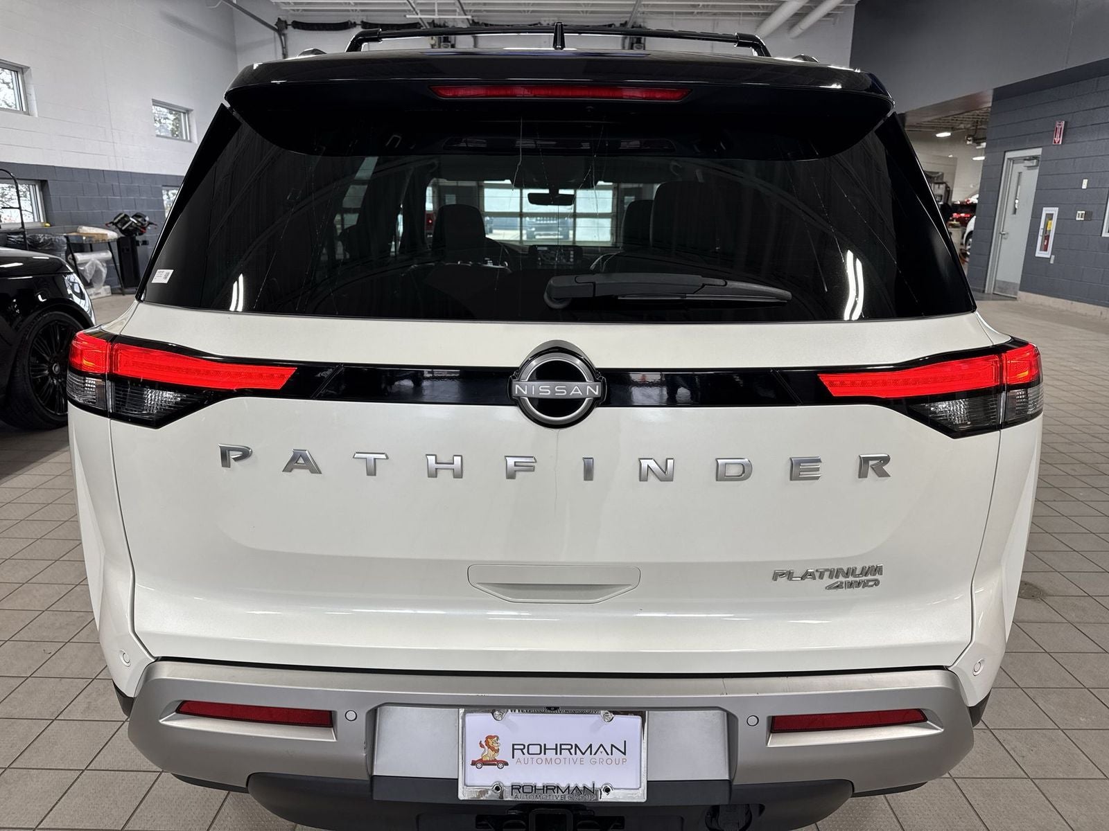 2023 Nissan Pathfinder Platinum
