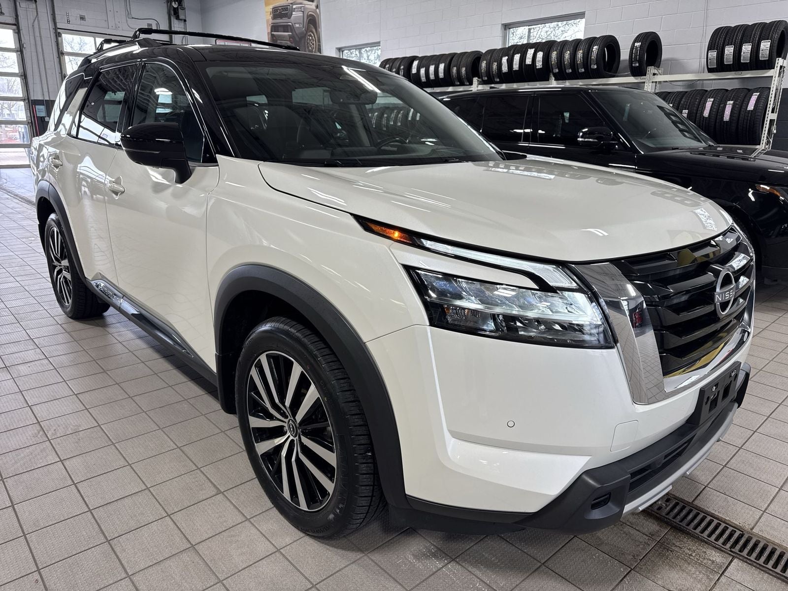 2023 Nissan Pathfinder Platinum