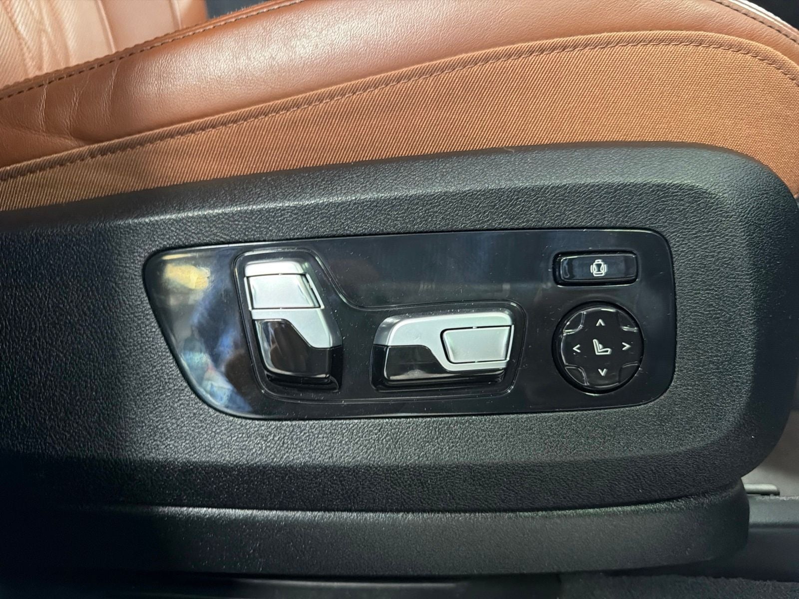 2021 BMW X5 M50i