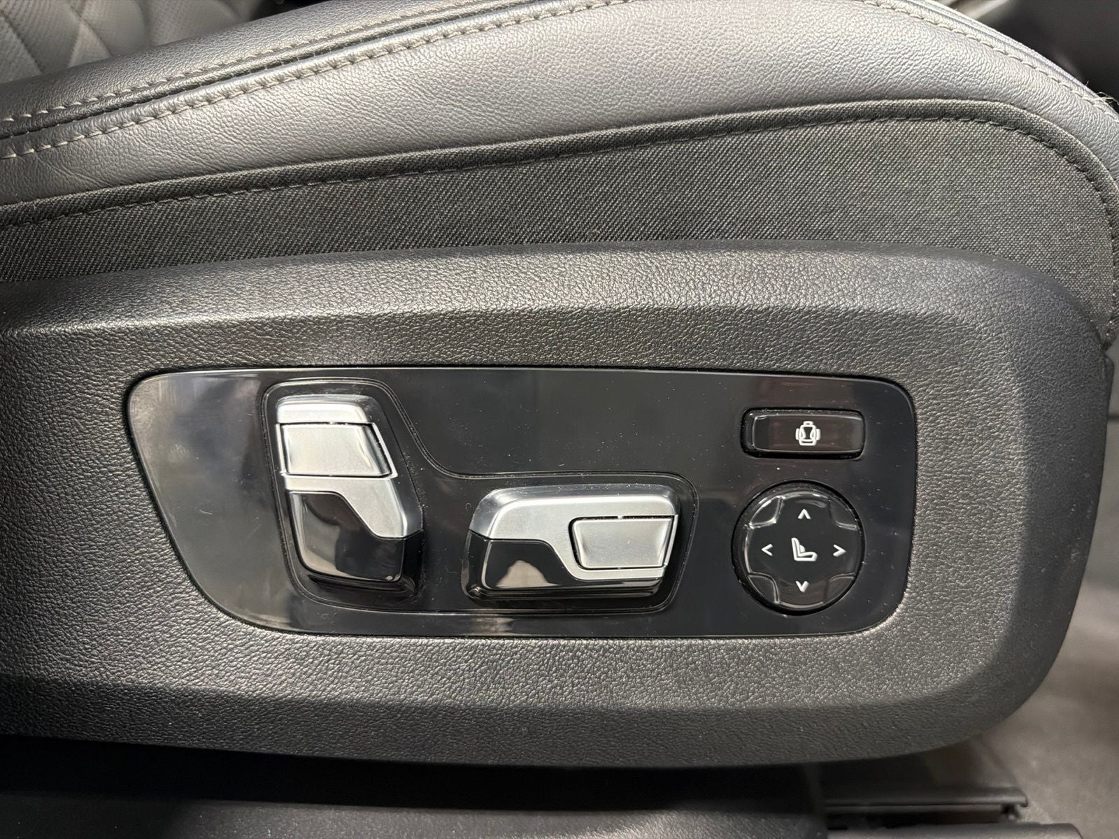 2023 BMW X5 M50i