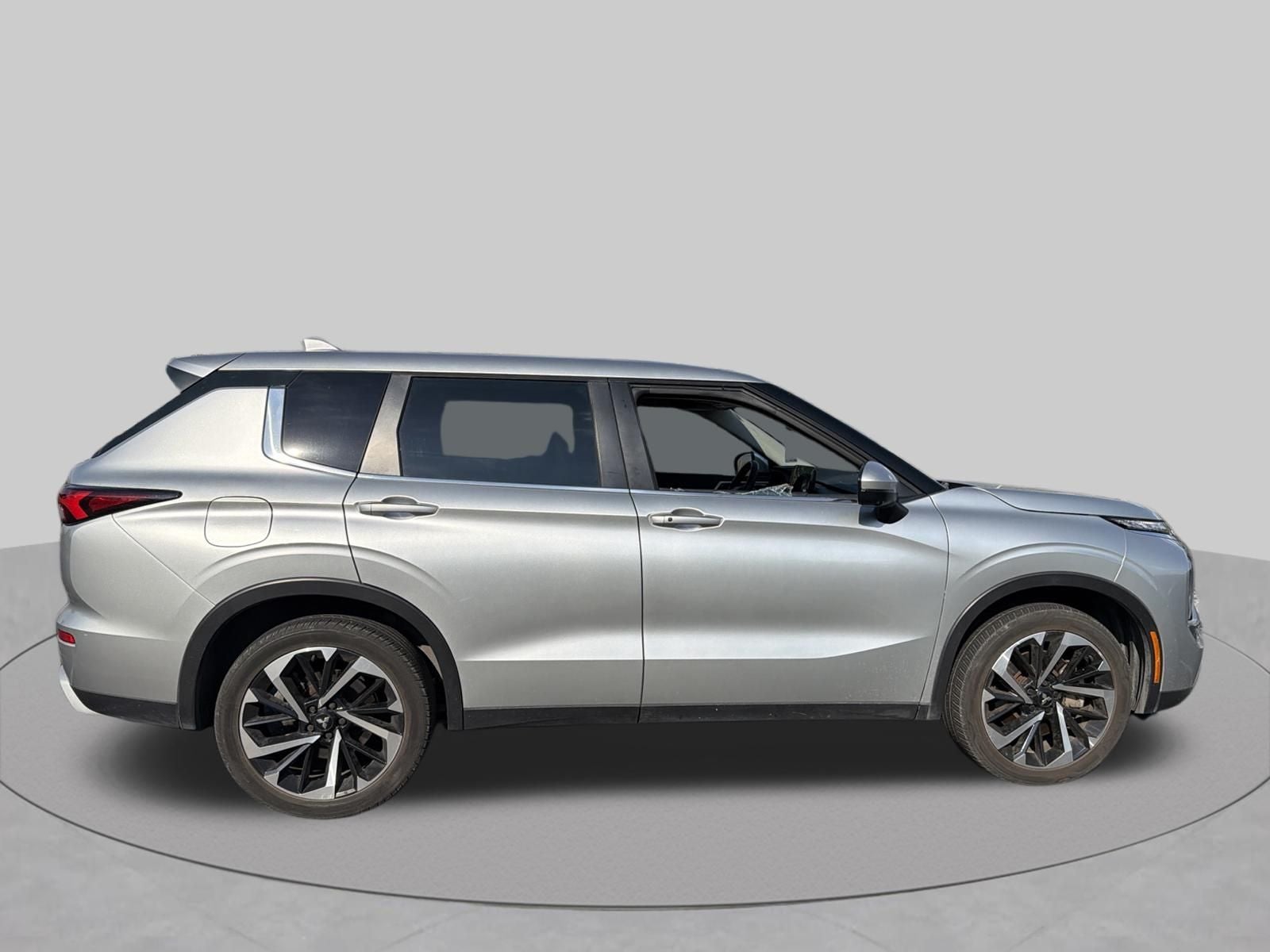 2023 Mitsubishi Outlander SE