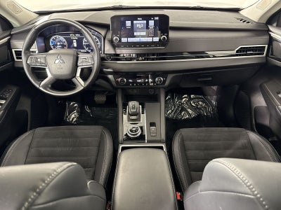 2023 Mitsubishi Outlander SE