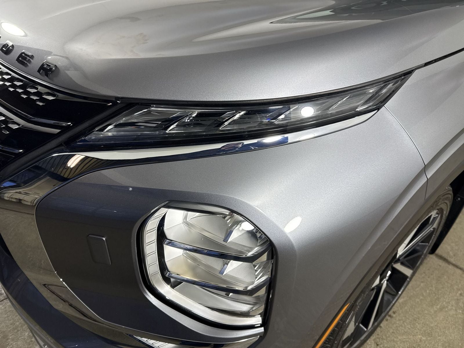 2023 Mitsubishi Outlander SE