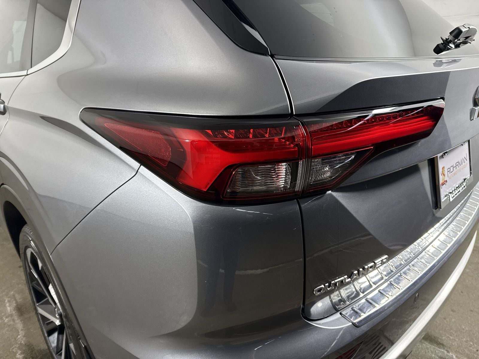 2023 Mitsubishi Outlander SE
