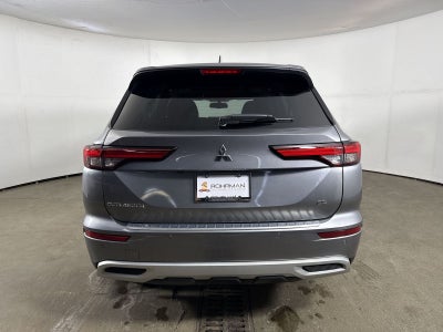 2023 Mitsubishi Outlander SE